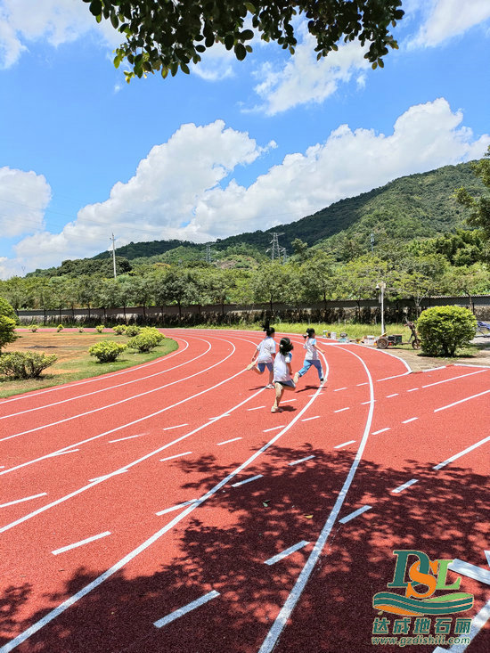 【透氣型塑膠跑道】心飛揚(yáng)，隨心跑！