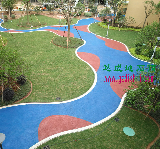 達成地石麗幼兒園透水地坪施工案例，透水混凝土路面鋪裝